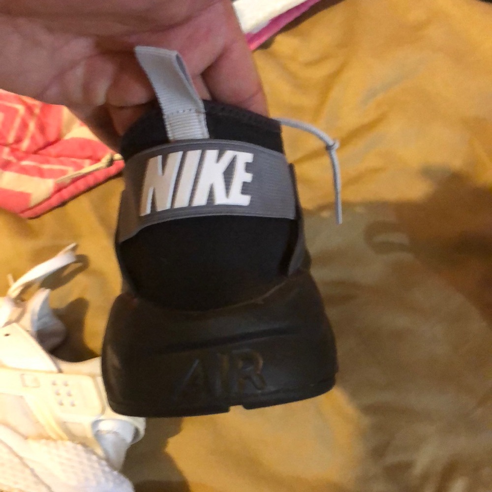 Nike’s - Picture 4 of 5